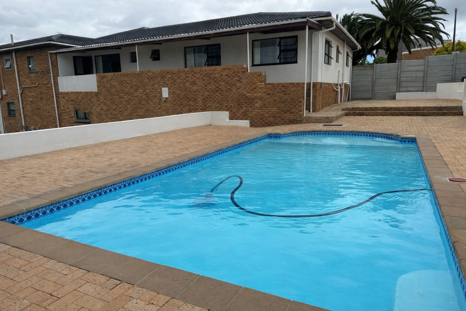 Outdoor swimming pool at Plattekloof Guest House